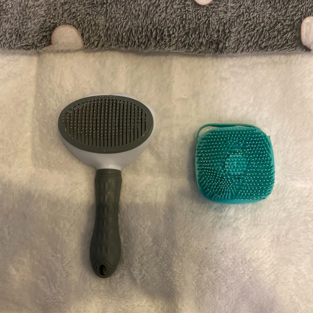 Set of 2 pet brushes for dogs & cats, Like New, Blue / Grey